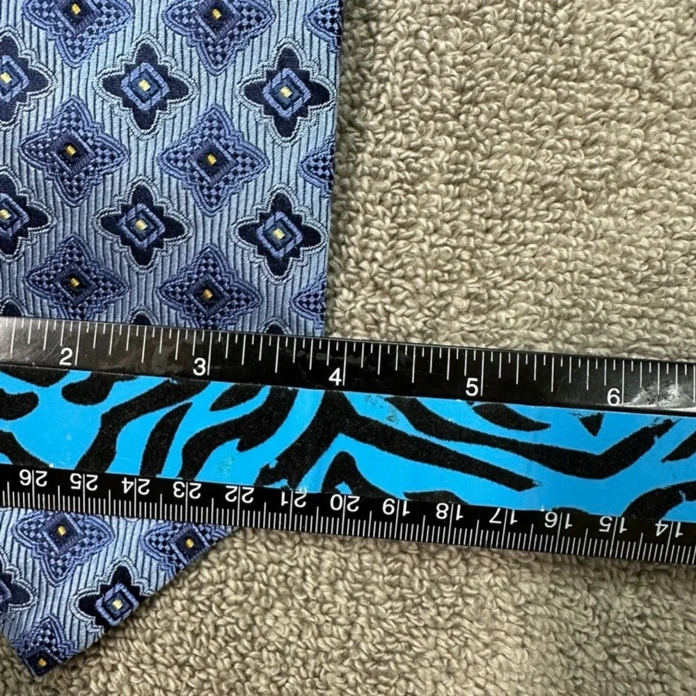Bruno Piattelli Mens Blue Geometric Medallion Pure Silk Necktie Made in USA 4in
